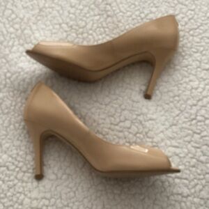 RARE nude low heel genuine leather patent leather pump